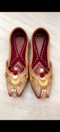 👑 Royal Golden Punjabi Jutti