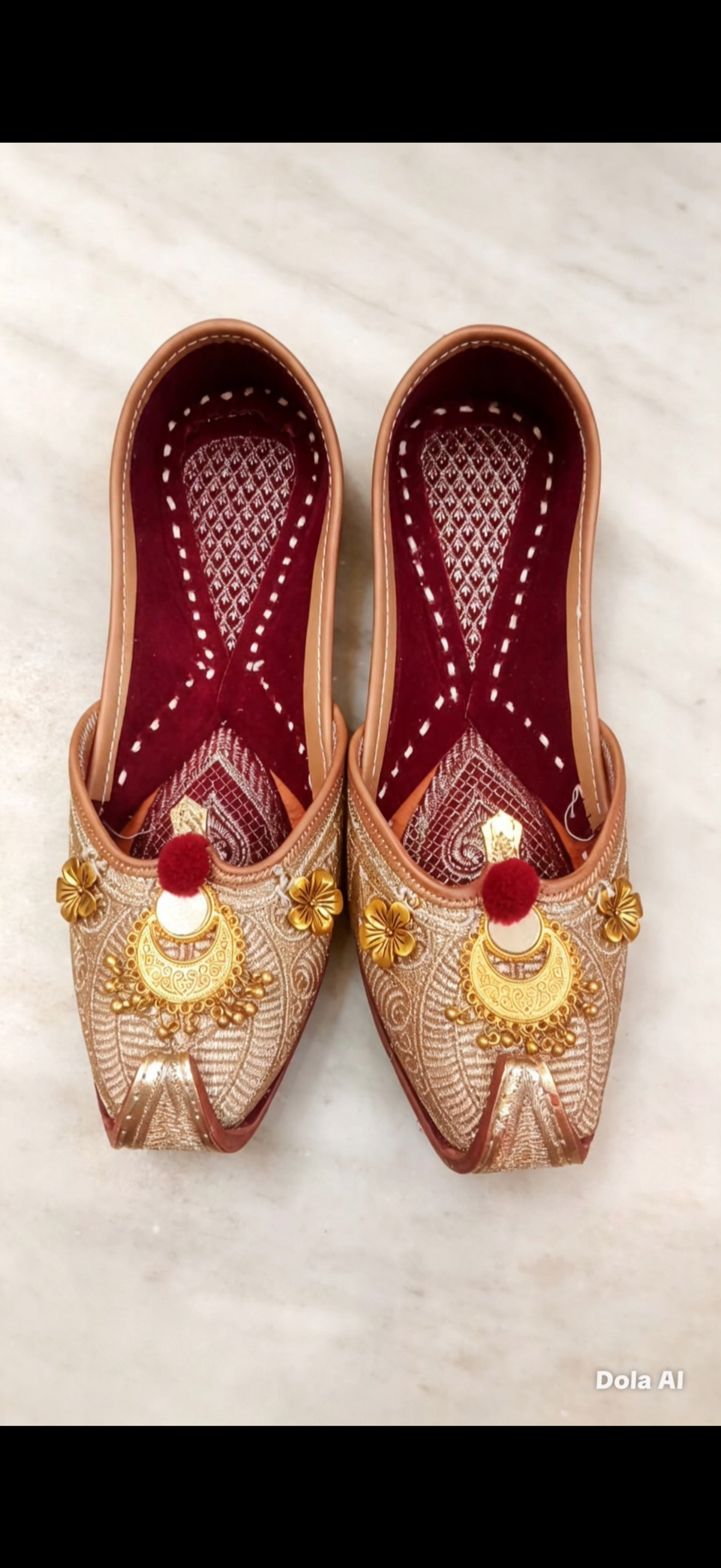 👑 Royal Golden Punjabi Jutti